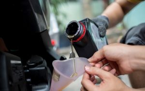 những lưu ý khi thay nhớt cho xe số