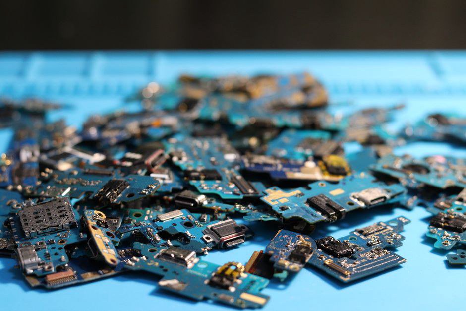 Chuỗi cung ứng linh kiện smartphone vận hành ra sao trong ngành sản xuất hiện nay Chuỗi cung ứng linh kiện smartphone vận hành ra sao trong ngành sản xuất hiện nay